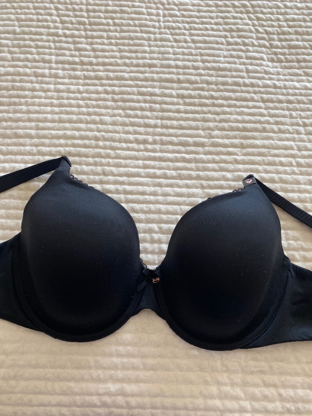 Victoria’s Secret lightly lined bra 38C *New*